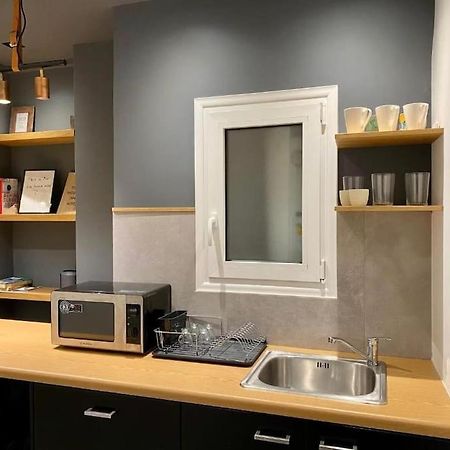 A Place 4U No10 - Garden-Level Getaway 2 Bedroom 2 Bathroom Apartment With Yard Афины Экстерьер фото