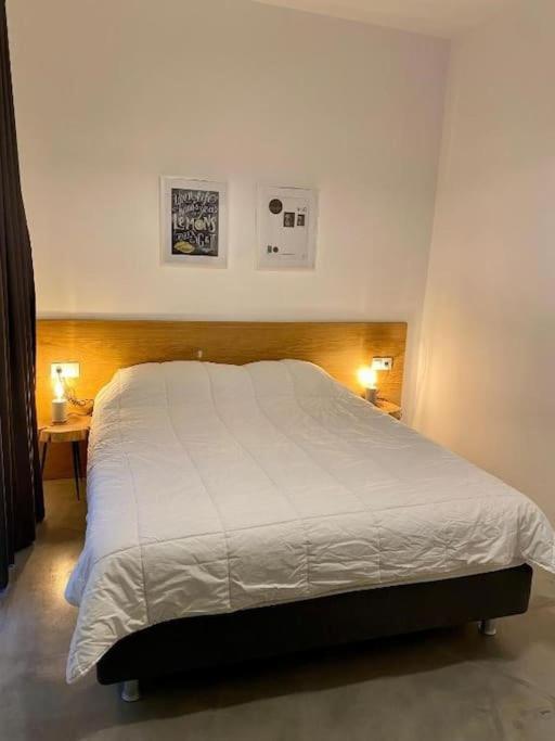 A Place 4U No10 - Garden-Level Getaway 2 Bedroom 2 Bathroom Apartment With Yard Афины Экстерьер фото