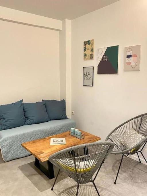 A Place 4U No10 - Garden-Level Getaway 2 Bedroom 2 Bathroom Apartment With Yard Афины Экстерьер фото